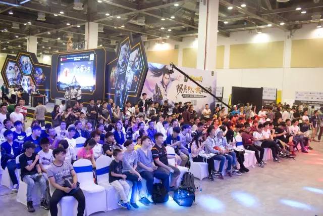 代表上台致 代表上台致