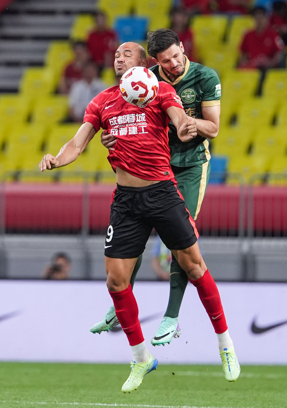 层热情的培 层热情的培